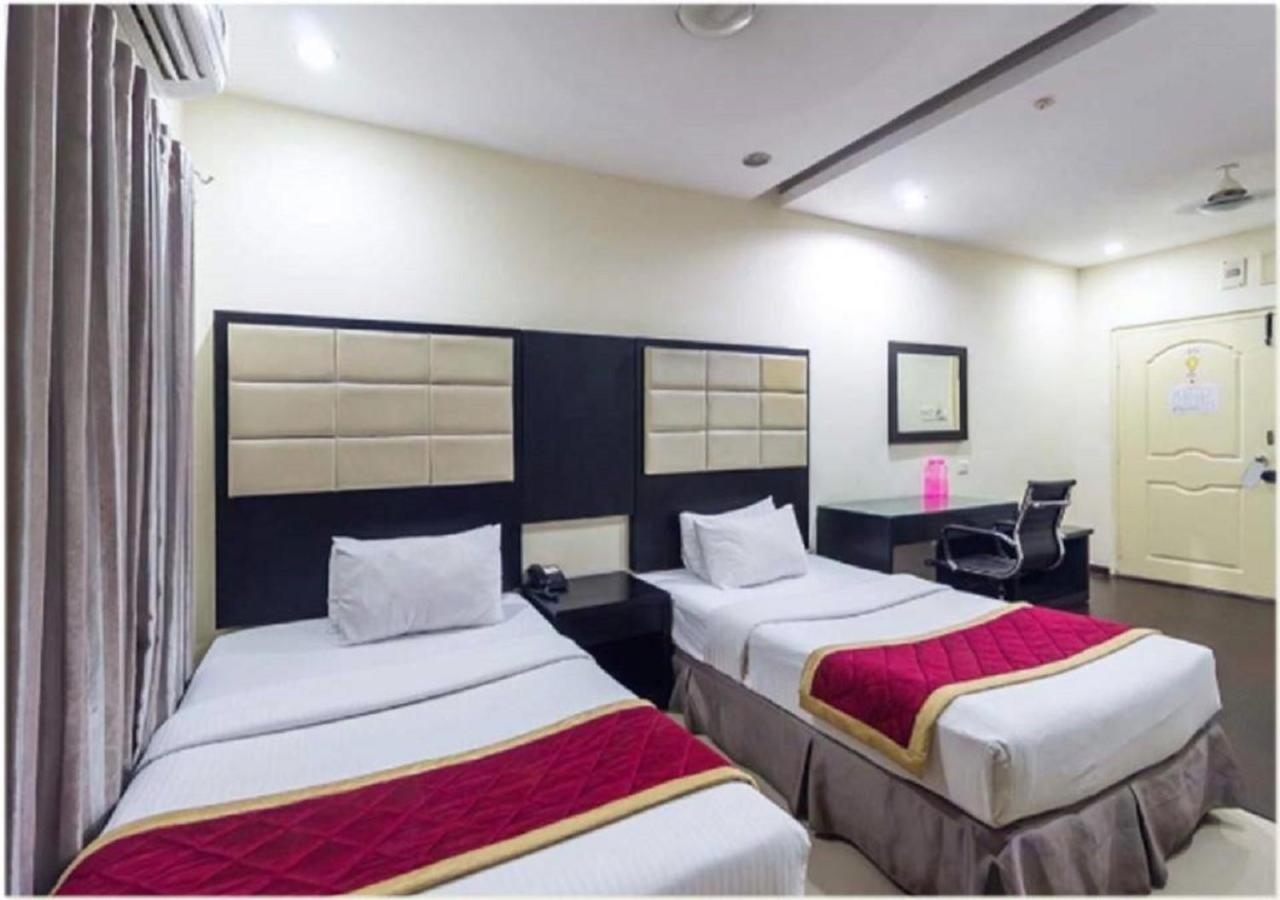 Hotel At Home Suites , Gachibowli, Hyderabad Exteriör bild