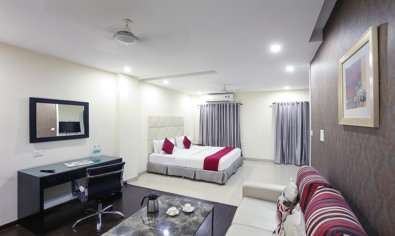 Hotel At Home Suites , Gachibowli, Hyderabad Exteriör bild