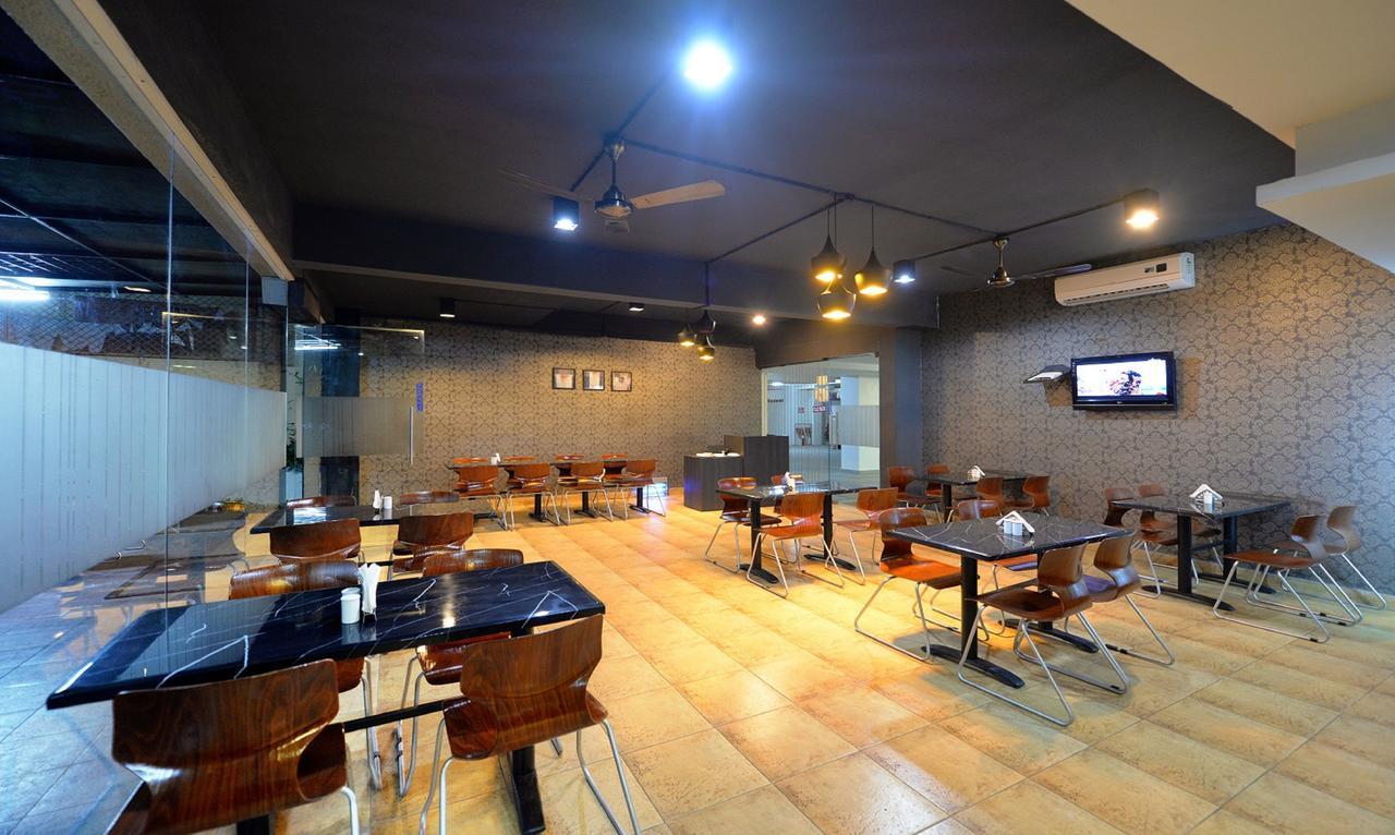 Hotel At Home Suites , Gachibowli, Hyderabad Exteriör bild