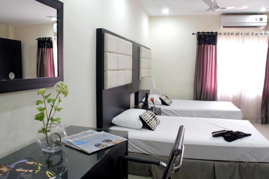 Hotel At Home Suites , Gachibowli, Hyderabad Exteriör bild