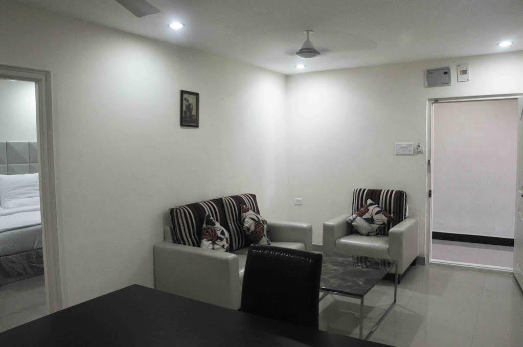 Hotel At Home Suites , Gachibowli, Hyderabad Exteriör bild